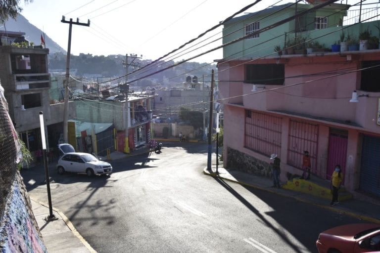 Iztapalapa renueva pavimento en Santa Catarina