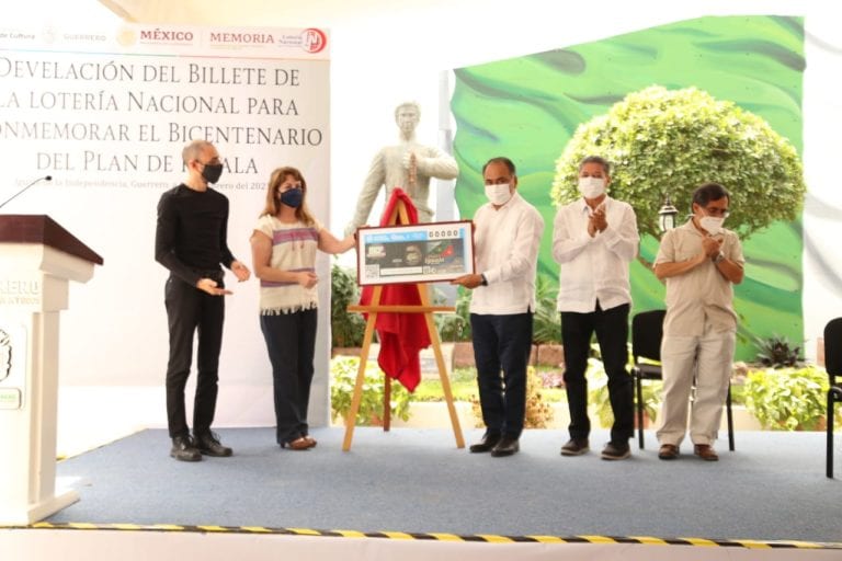 Encabezan el gobernador Astudillo y la directora de la Lotería Nacional Margarita González, la develación del billete por el Bicentenario de la Independencia