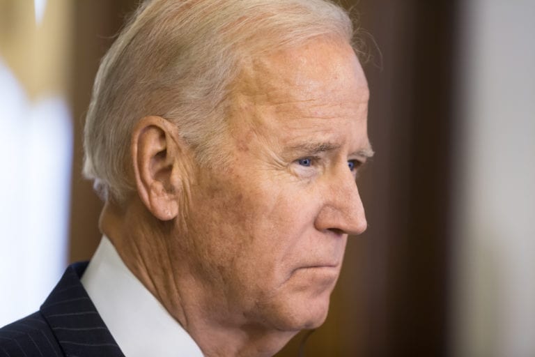 El presidente Joe Biden no seguirá de cerca el juicio político de Trump