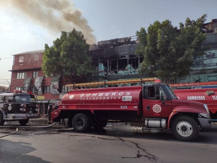 Incendio en edificio de Tlalnepantla