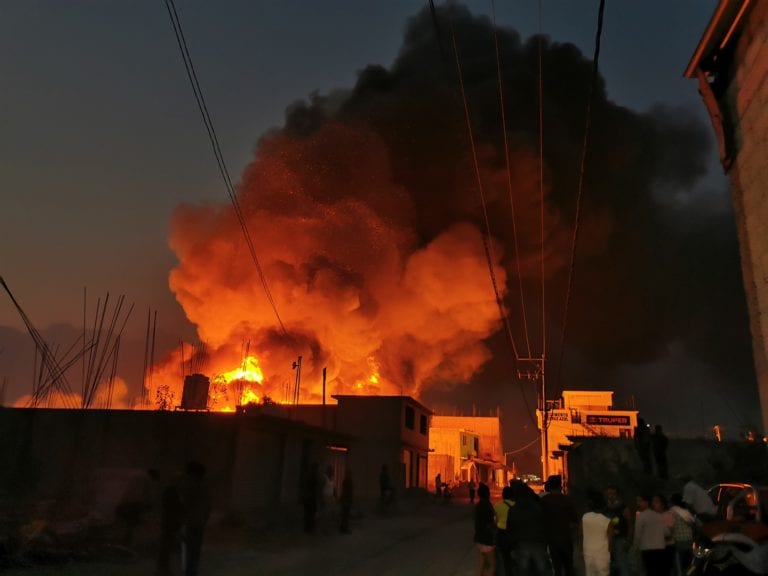 Incendio en depósito de cables en el Estado de México