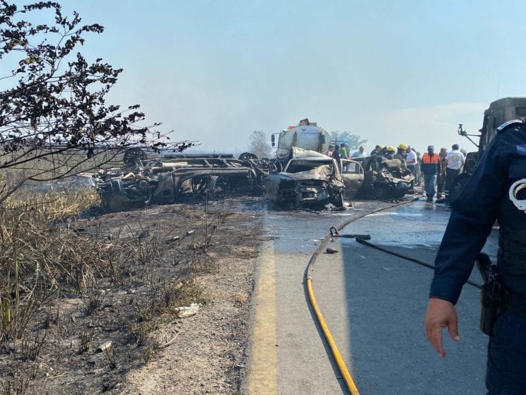 Carambola en Veracruz deja 5 vehículos quemados 