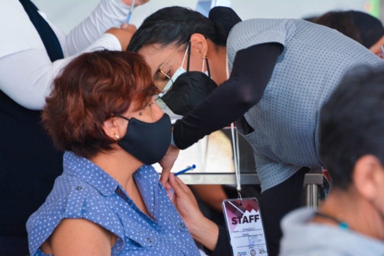 Comenzará la vacunación de personas de 40 a 49 años en Atizapán el próximo martes