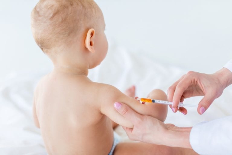 Las vacunas no generan autismo y aún se debe estudiar efecto de covid en niños
