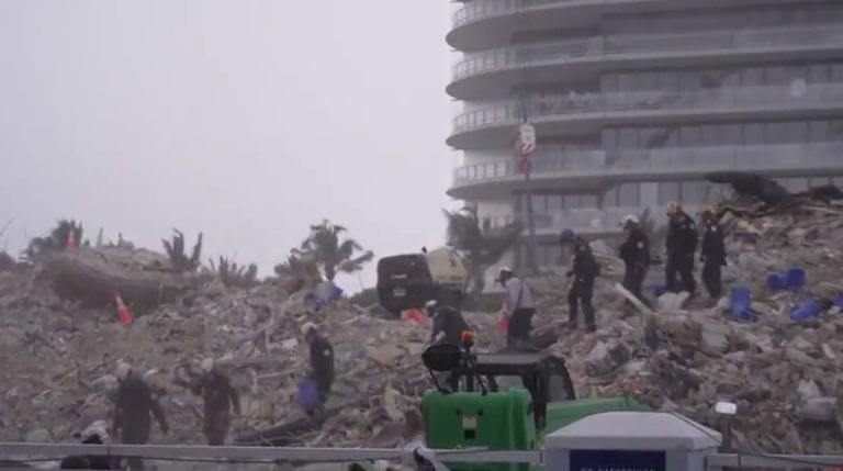 Derrumbe de edificio en Miami suma 28 muertos