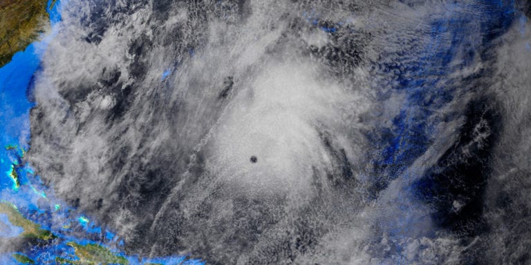 “Elsa” se convierte nuevamente en huracán mientras se aproxima a Florida
