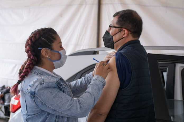 Domingo inicia vacunación 40-49 en Nezahualcóyotl