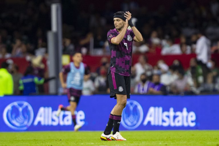 Raúl Jiménez en peligro para jugar con México en la Liga de Naciones