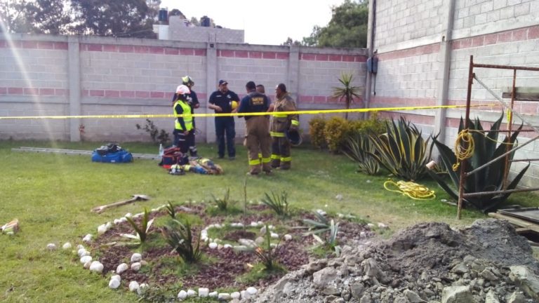 Mueren por asfixia dos trabajadores que perforaban un pozo de agua en Cuautitlán