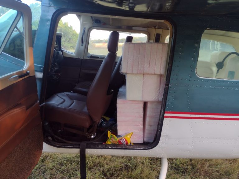 SEDENA aseguró en Oaxaca una aeronave con 400 kg de cocaína