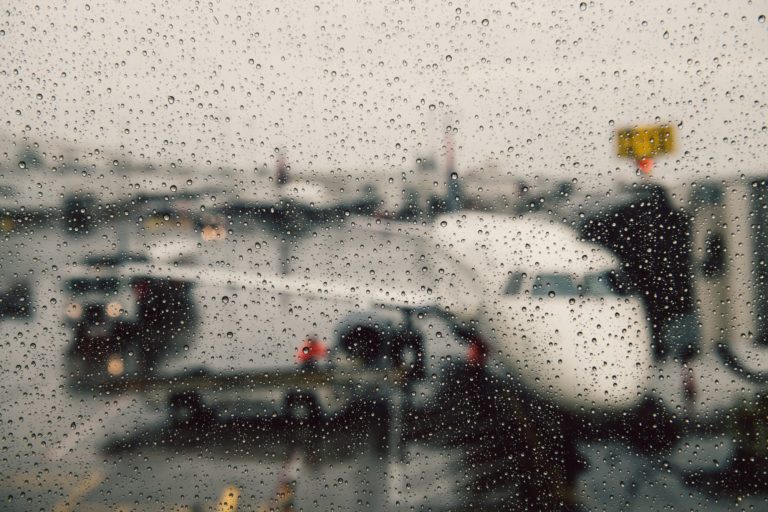 Mal clima afecta vuelos en Tijuana