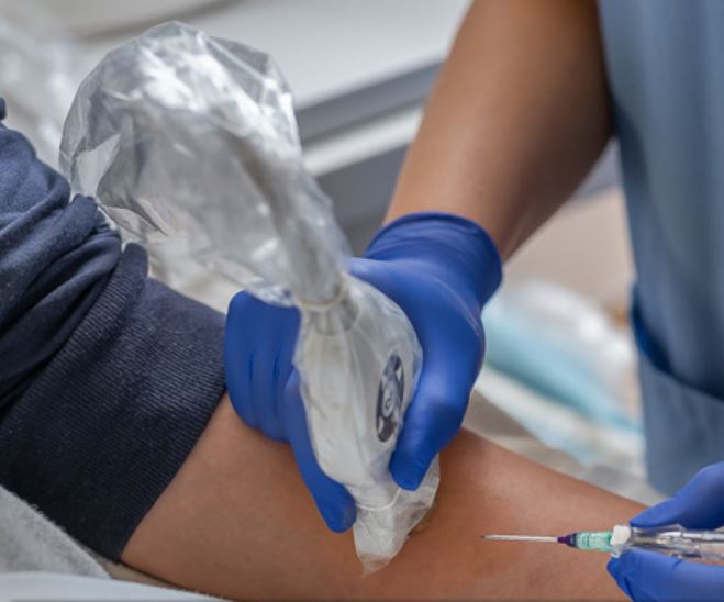 Los catéteres centrales de inserción periférica guiados por ultrasonido son una opción más segura y eficiente para los pacientes críticos y quirúrgicos