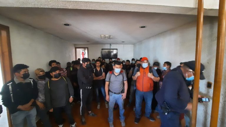 Autoridades de Acolman rescataron a 104 migrantes encerrados en una vivienda