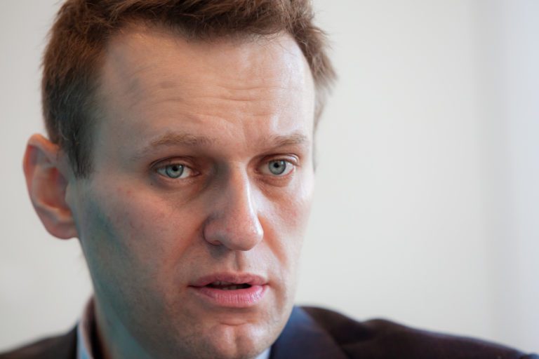 Sentencian a 9 años de cárcel al opositor ruso Alexéi Navalni