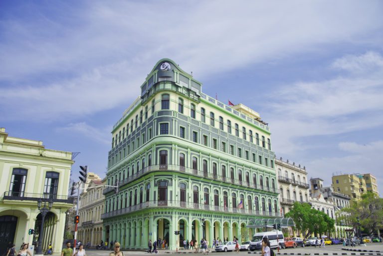 Al menos el 80% del Hotel Saratoga de La Habana quedó destruido 