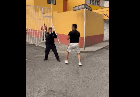 pelea-policía