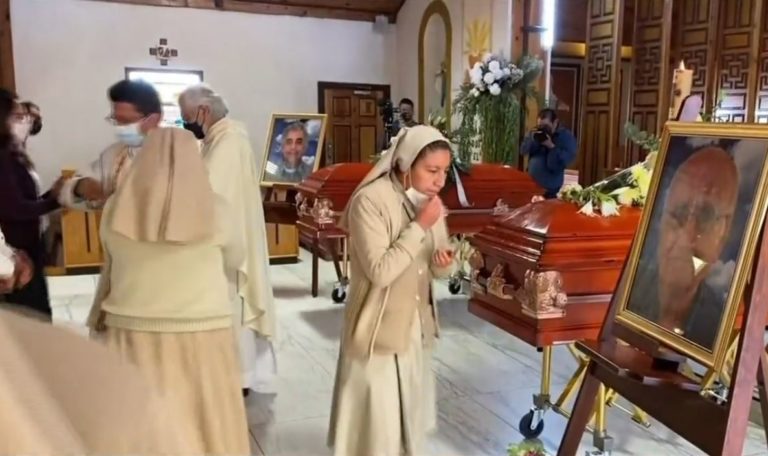 Sepultan a sacerdotes jesuitas asesinados en Chihuahua
