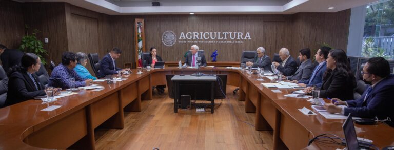 El titular de Agricultura se reúne con senadores para acordar acciones para garantizar el abasto de alimentos