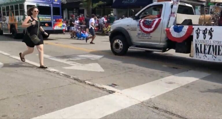 Se registra tiroteo durante desfile del 4 de julio en Illinois
