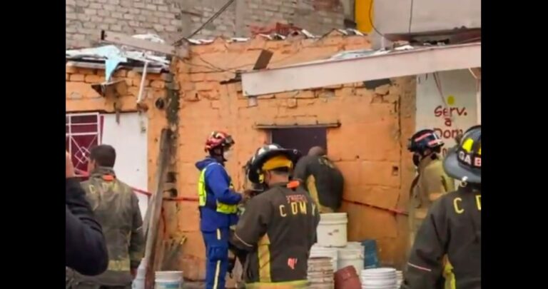 Hombre pierde la vida por derrumbe de vivienda en Azcapotzalco