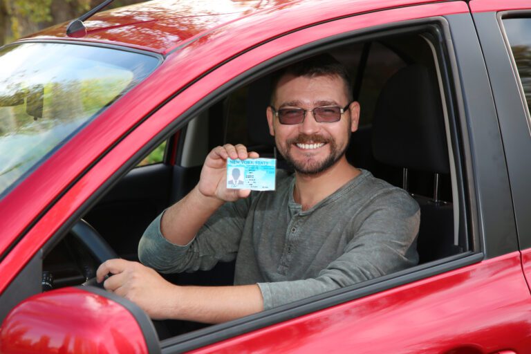 Diputados buscan que licencias para conducir sean permanentes en todo México