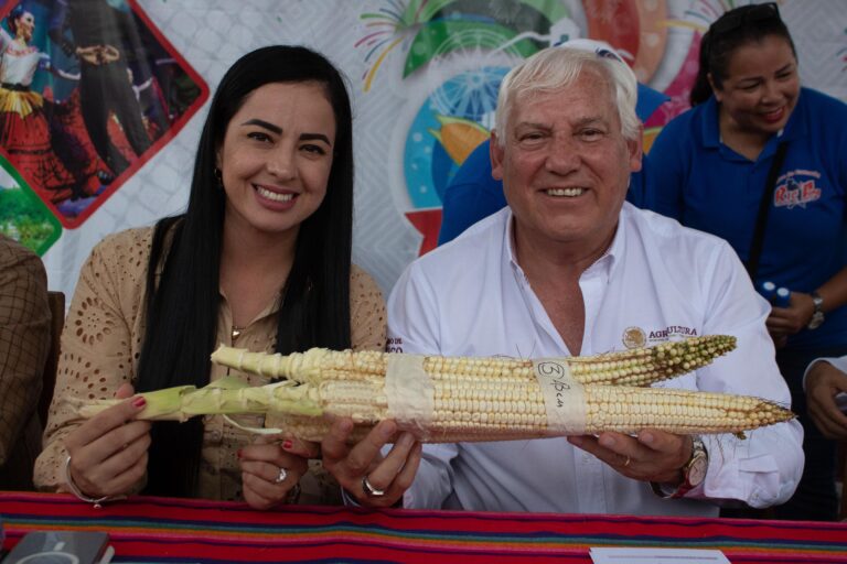 Agricultura reconoce a productores de la raza de maíz Jala