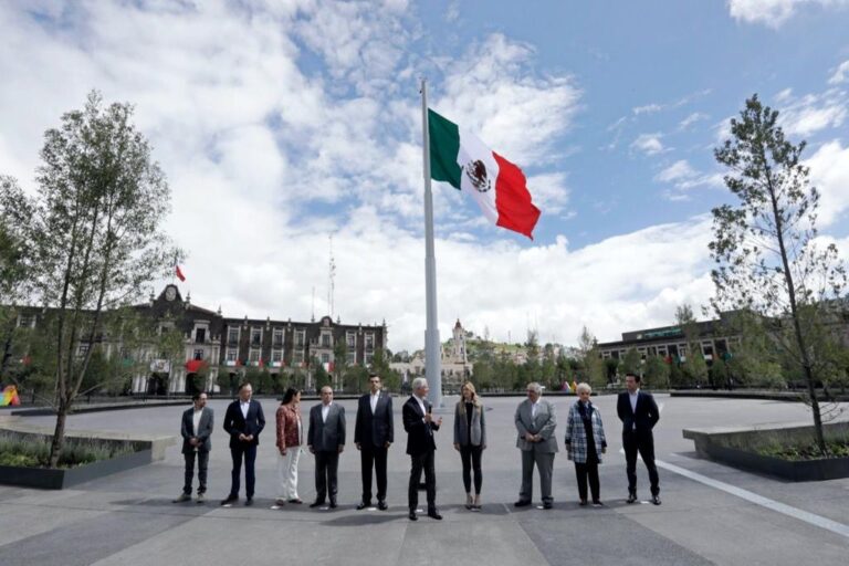 Inauguran restauración de la Plaza de los Mártires