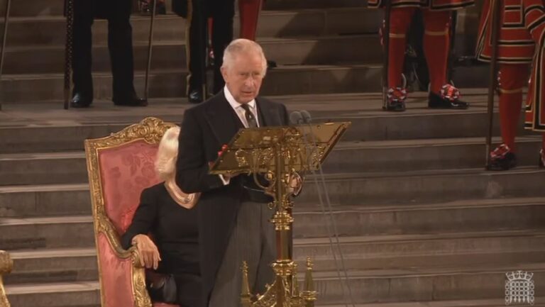 Rey Carlos III se dirige por primera vez al Parlamento británico