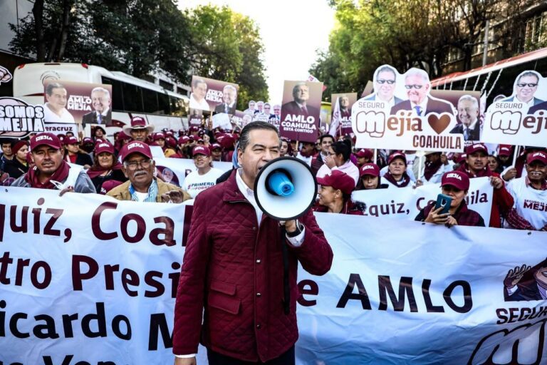 Encabeza Ricardo Mejía contingente en apoyo al presidente