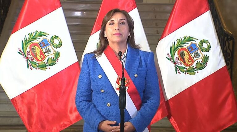 Dina Boluarte descarta renunciar a la Presidencia de Perú