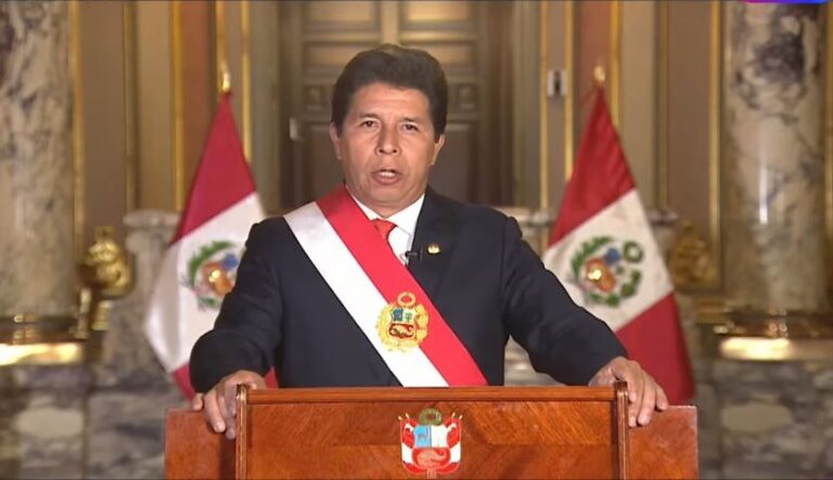 Presidente de Perú disuelve el Congreso e instaura un gobierno de emergencia