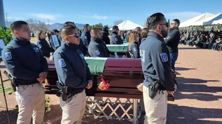 Rinden homenaje a custodios y agentes fallecidos durante motín en Cereso de Ciudad Juárez