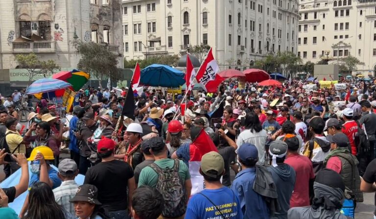 Con masiva protesta, peruanos exigen la renuncia de la presidenta Dina Boluarte