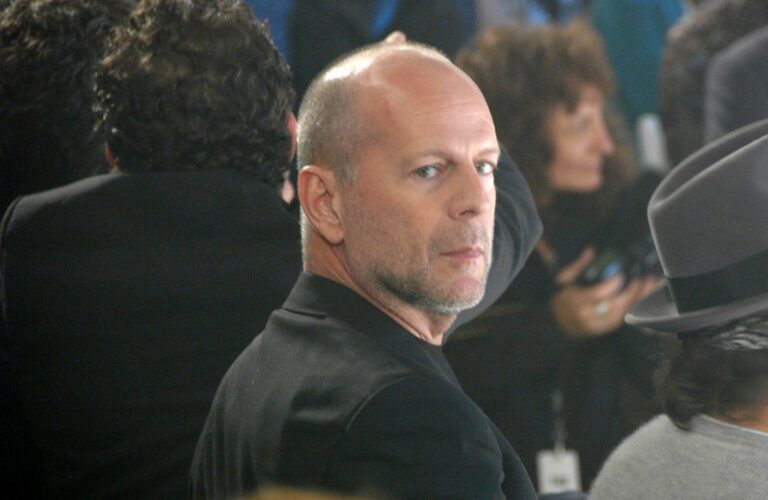 La familia de Bruce Willis le dará una vida plena