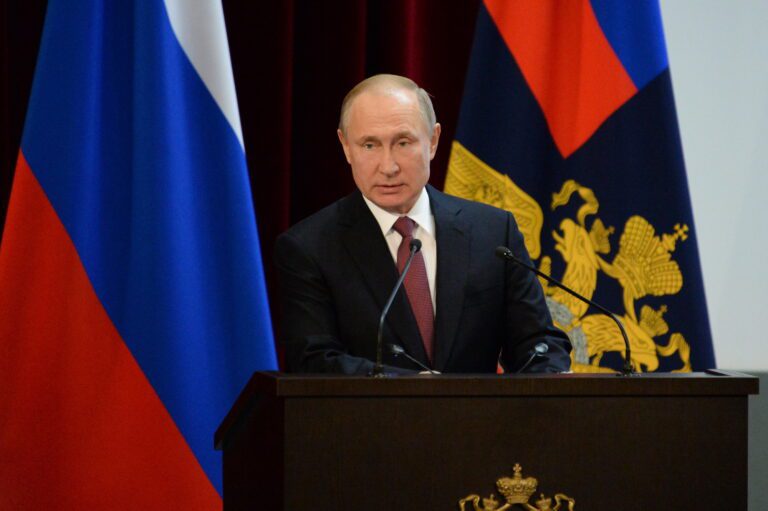 Putin asegura que Occidente quiere acabar con Rusia