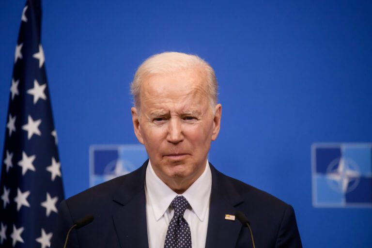 Joe Biden firma proyecto que le pone fin a la emergencia nacional por Covid-19