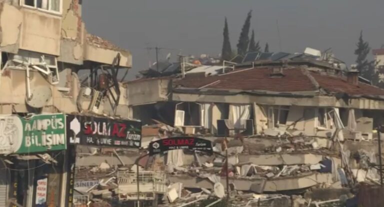 Suman más de 11 mil 200 los muertos por sismo en Turquía y Siria