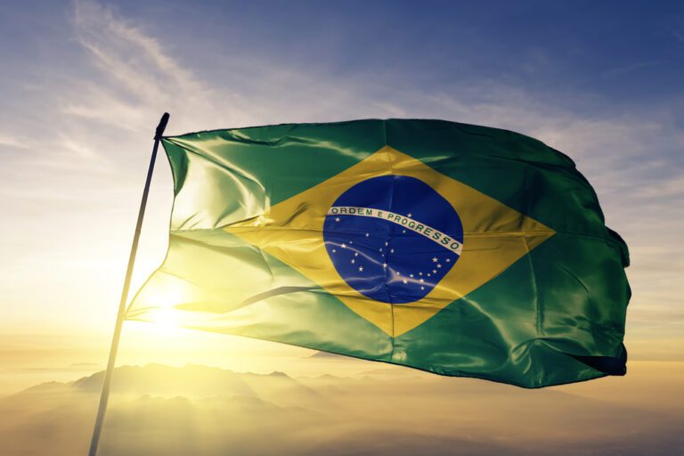 Brasileños se manifiestan en apoyo a Vinícius frente al Consulado de España en Sao Paulo