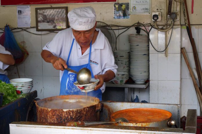gente-trabajando-mexicanos-caldo-comida