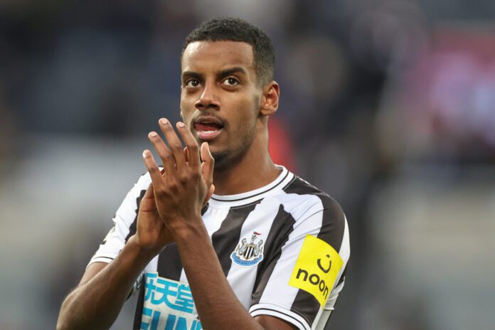 Alexander Isak #14 of Newcastle United applauds the home fans after the Premier League match Newcastle United vs Fulham at St. James's Park, Newcastle, United Kingdom, 15th January 2023