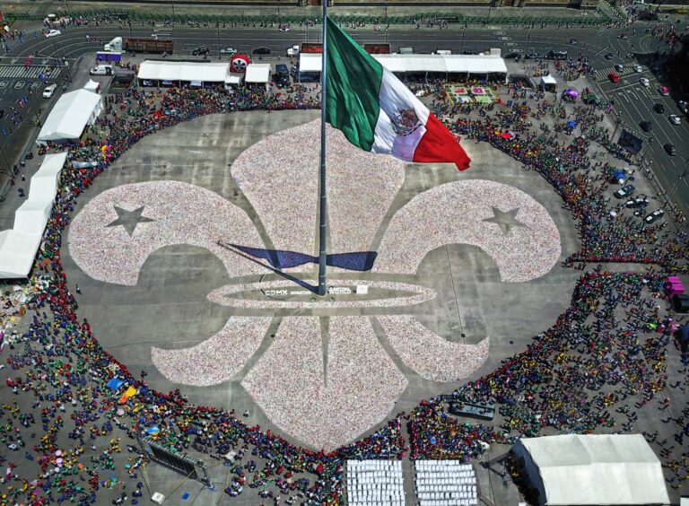 La flor más grande del mundo estará en el Zócalo y será hecha por los Scouts de México