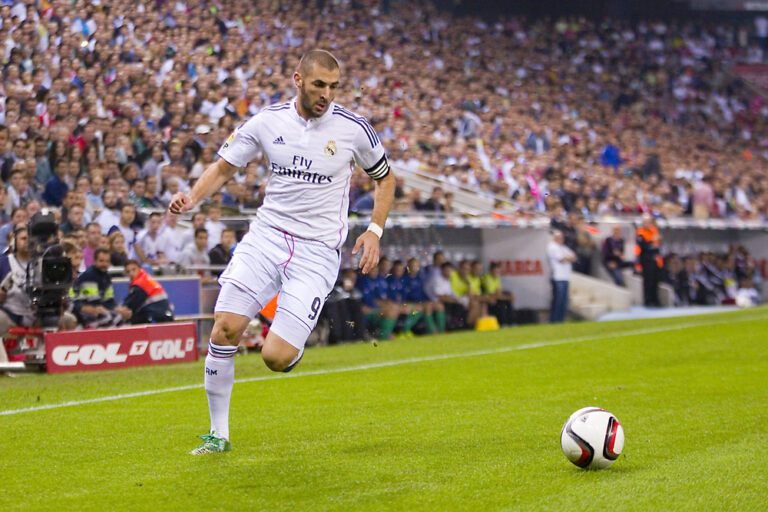 Benzema pone freno a los rumores de su futuro: “Disfruto cada día en el Real Madrid”