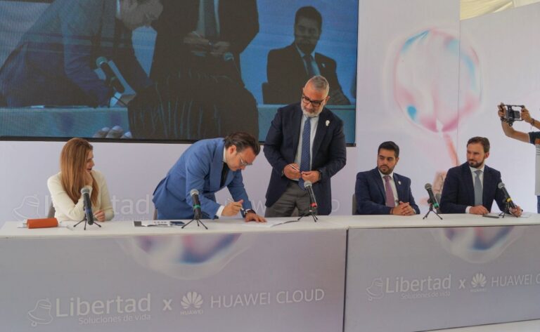 Libertad Soluciones de Vida firma alianza con Huawei Cloud