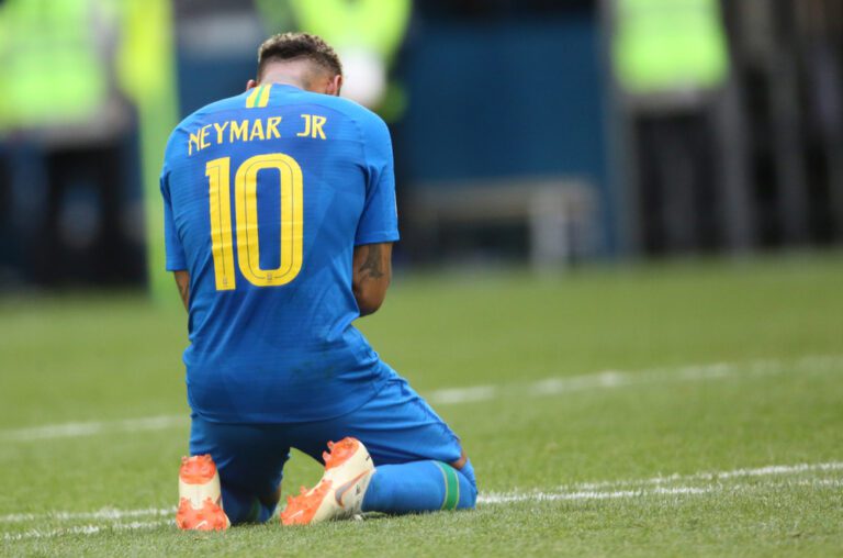 Neymar dice que ya está concentrado en su recuperación tras la cirugía en la rodilla.
