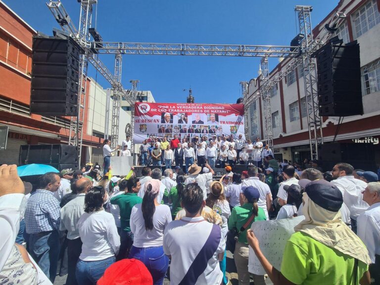 Sindicalizados marchan en Nayarit contra Ley Navarro