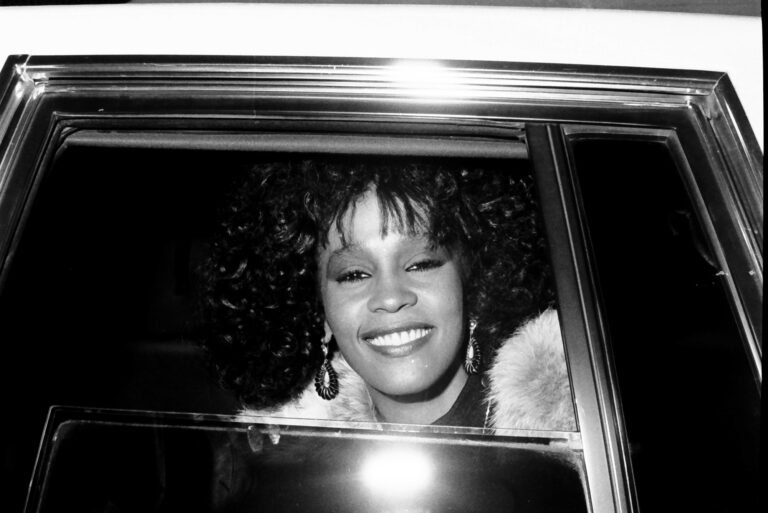 Presentan disco de canciones góspel de Whitney Houston