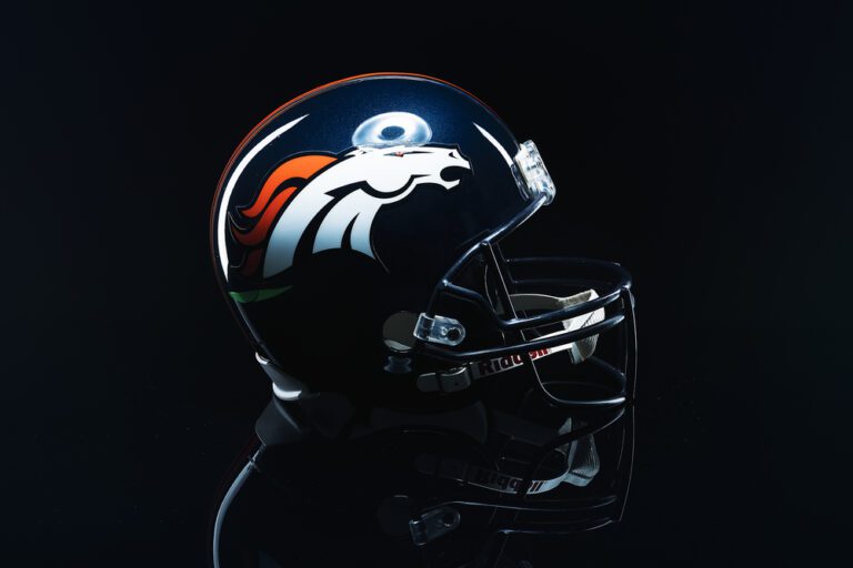 Los Denver Broncos de la NFL anuncian alianza con el Consejo Mundial de Lucha Libre