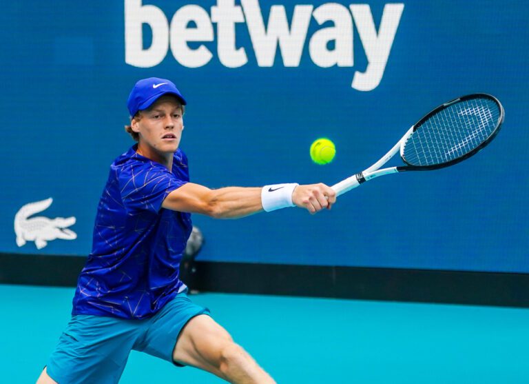 Jannik Sinner: “Significa mucho ganarle a Novak, pero el torneo no se ha acabado”