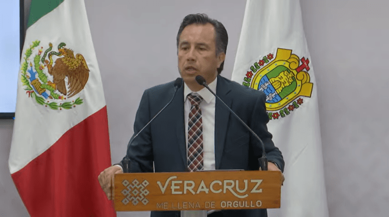 Gobernador de Veracruz justifica el uso de ataúdes en manifestación contra ministros de la SCJN