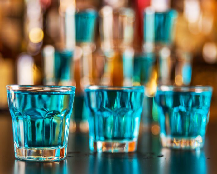 bebida-alcohol-azul